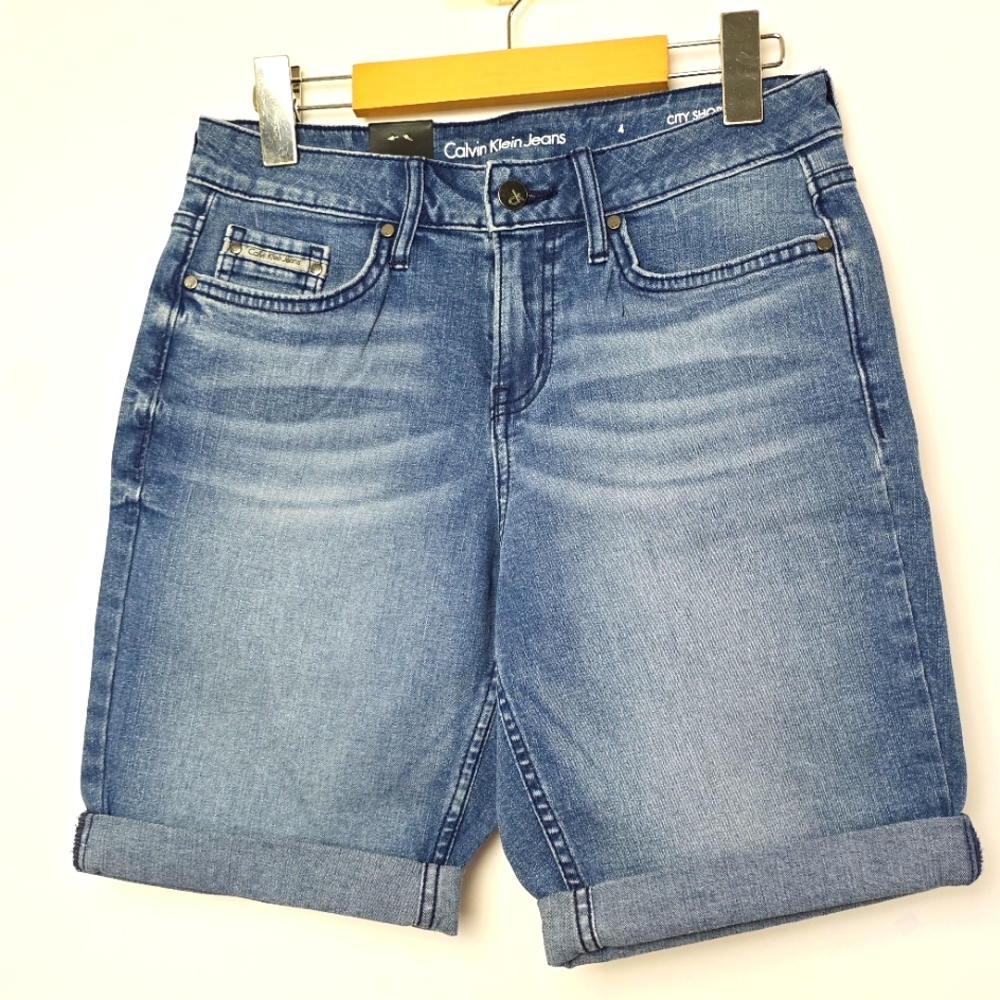Calvin Klein City Shorts NWT Women’s Size 4 Blue Denim High Rise Tailored Shorts